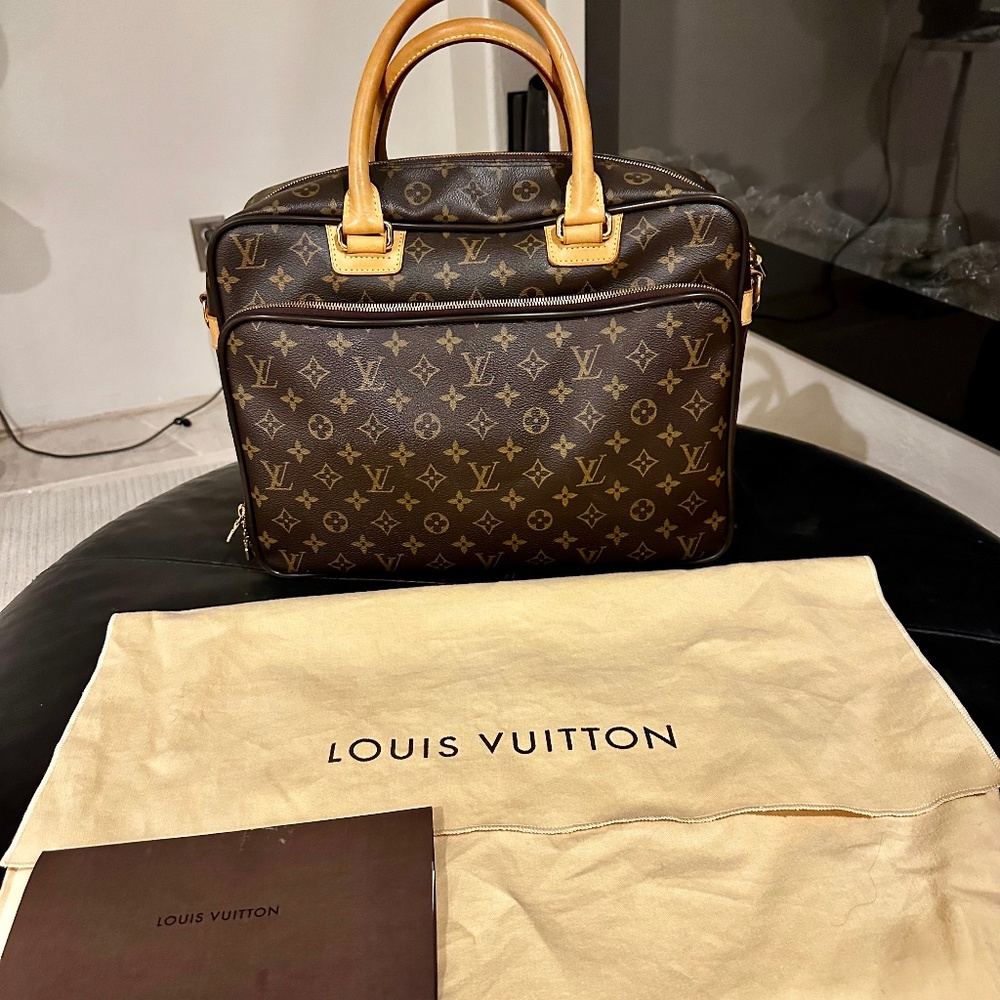 Authentic Louis Vuitton Icare Bag- excellent condition
